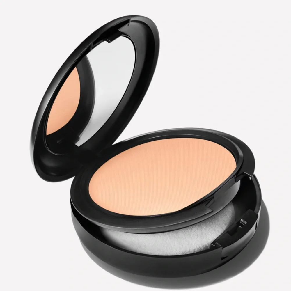List 6 - MAC- C2 Foundation 12-hour, medium-2-full coverage,controls oil - Picture 2 of 5